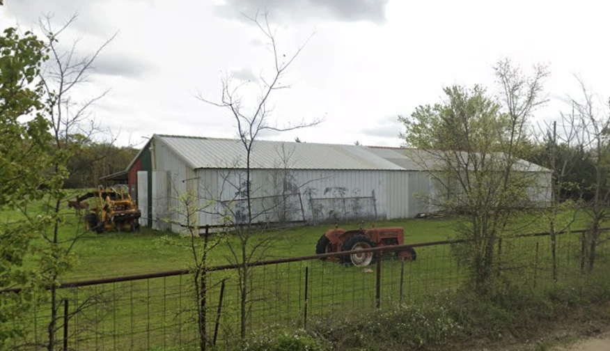 6 Acres with metal building for Owner/User