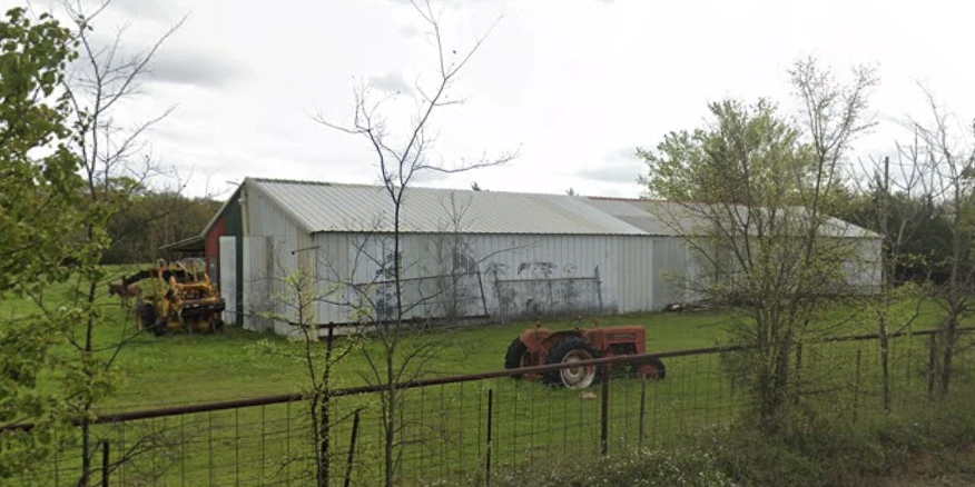 6 Acres with metal building for Owner/User