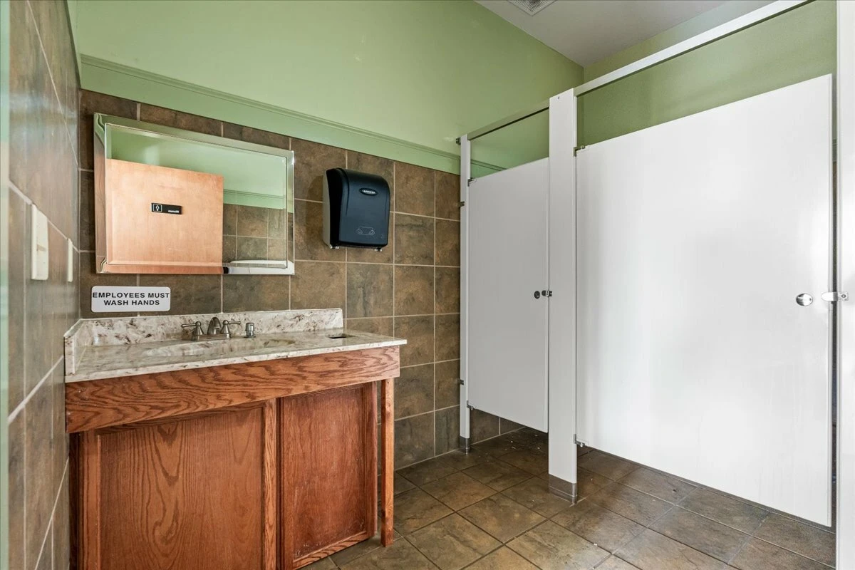 1903 Grand Central Ave, Vienna, WV for sale