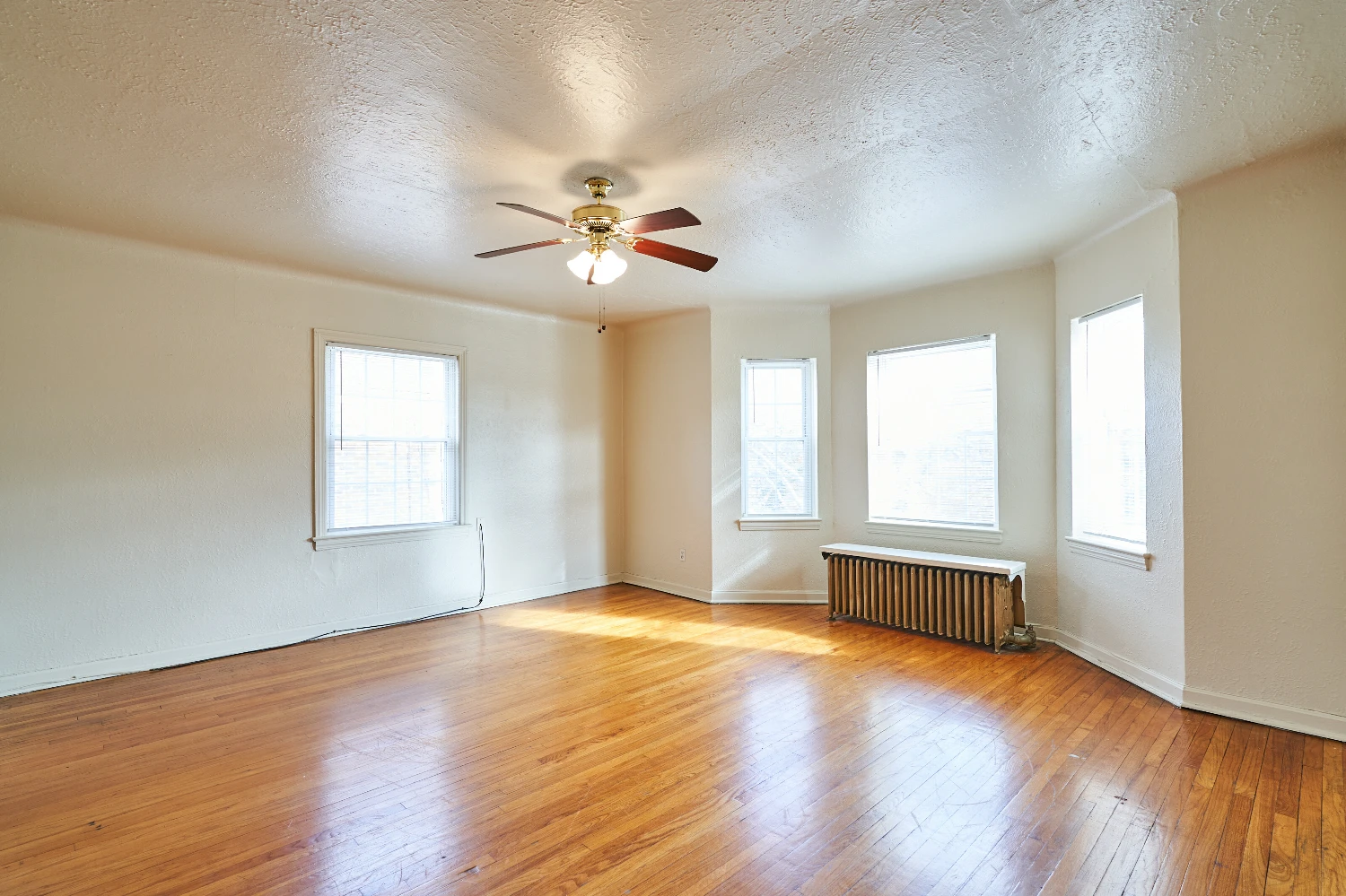 3016 S Moreland Blvd, Cleveland, OH for sale