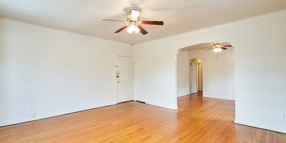 3016 S Moreland Blvd, Cleveland, OH for sale
