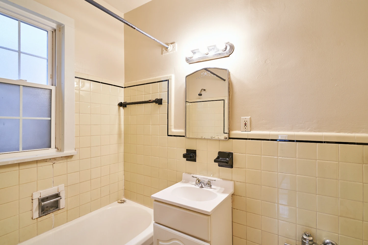 3016 S Moreland Blvd, Cleveland, OH for sale
