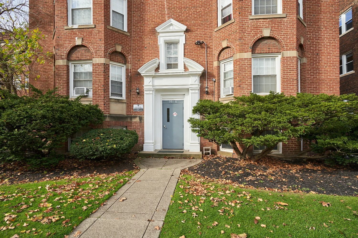 3016 S Moreland Blvd, Cleveland, OH for sale