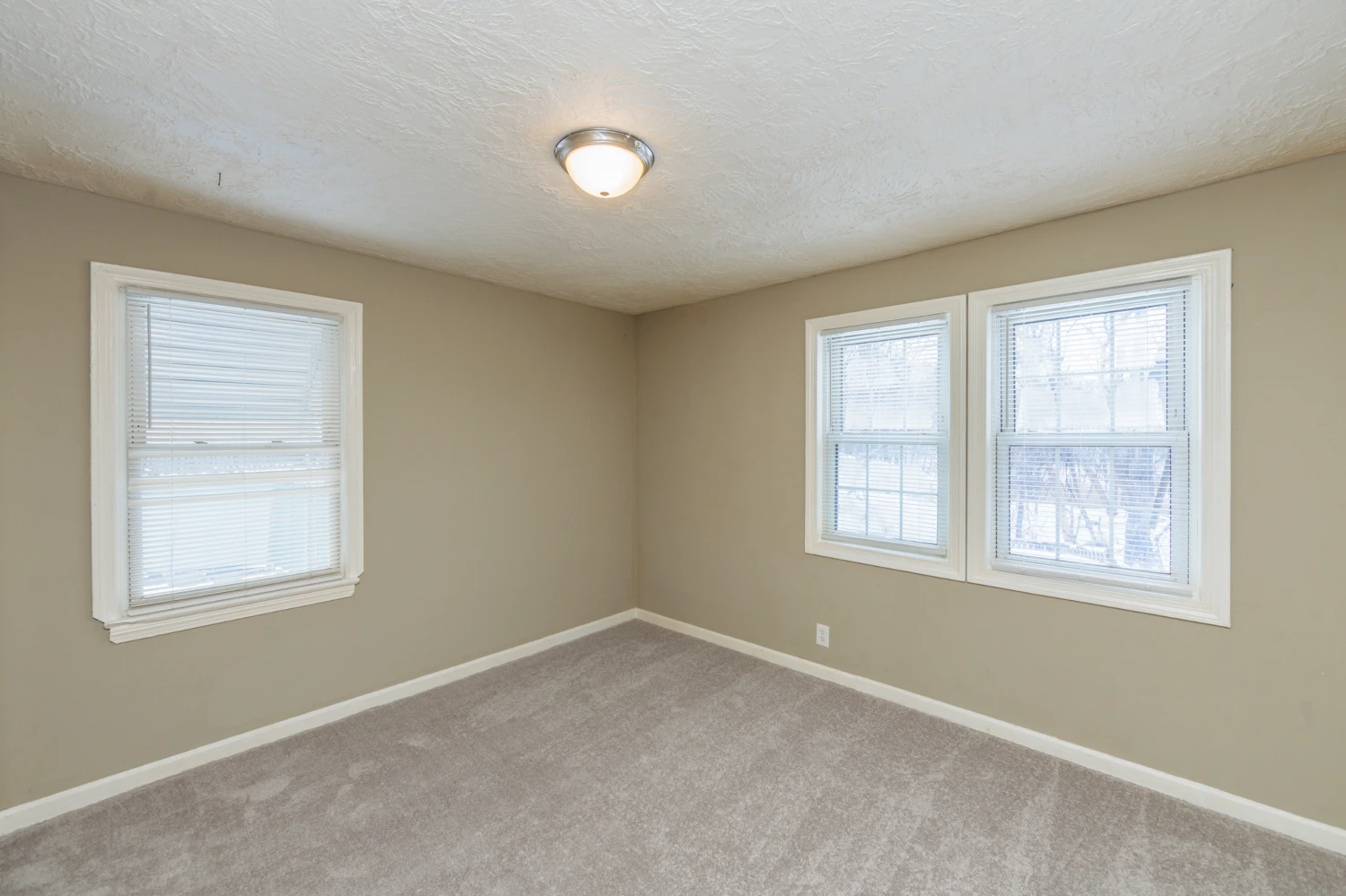 5062 Lee Rd, Maple Heights, OH for sale