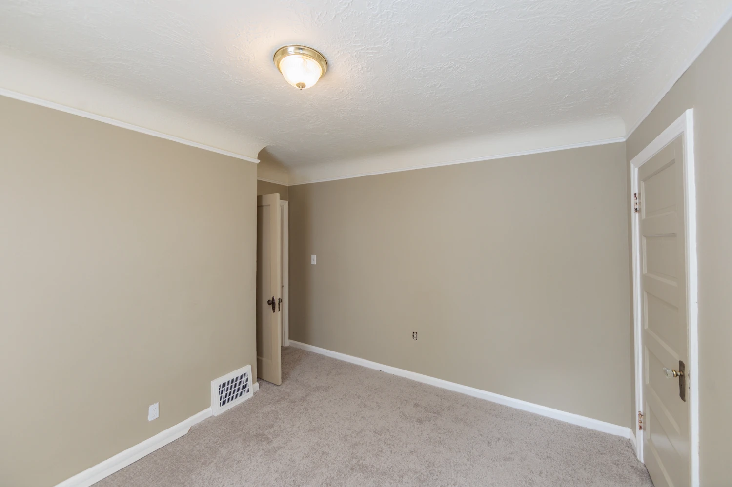 5062 Lee Rd, Maple Heights, OH for sale