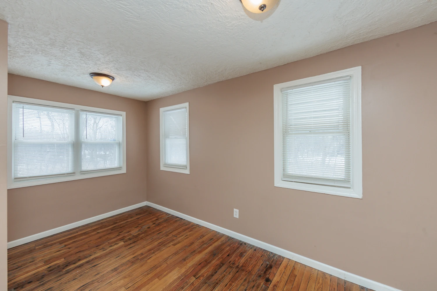 5062 Lee Rd, Maple Heights, OH for sale