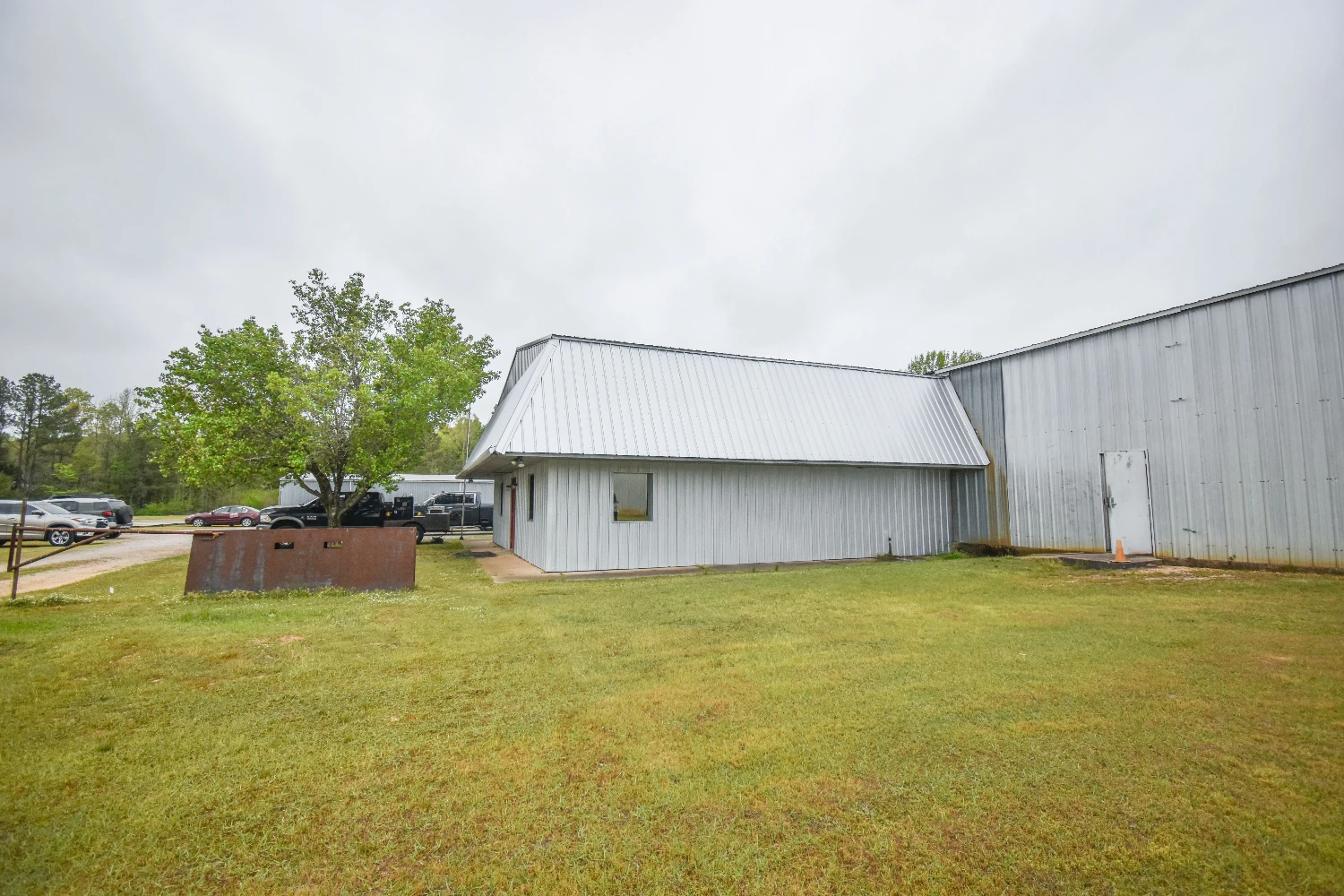 +/- 40,000 Sf Warehouse