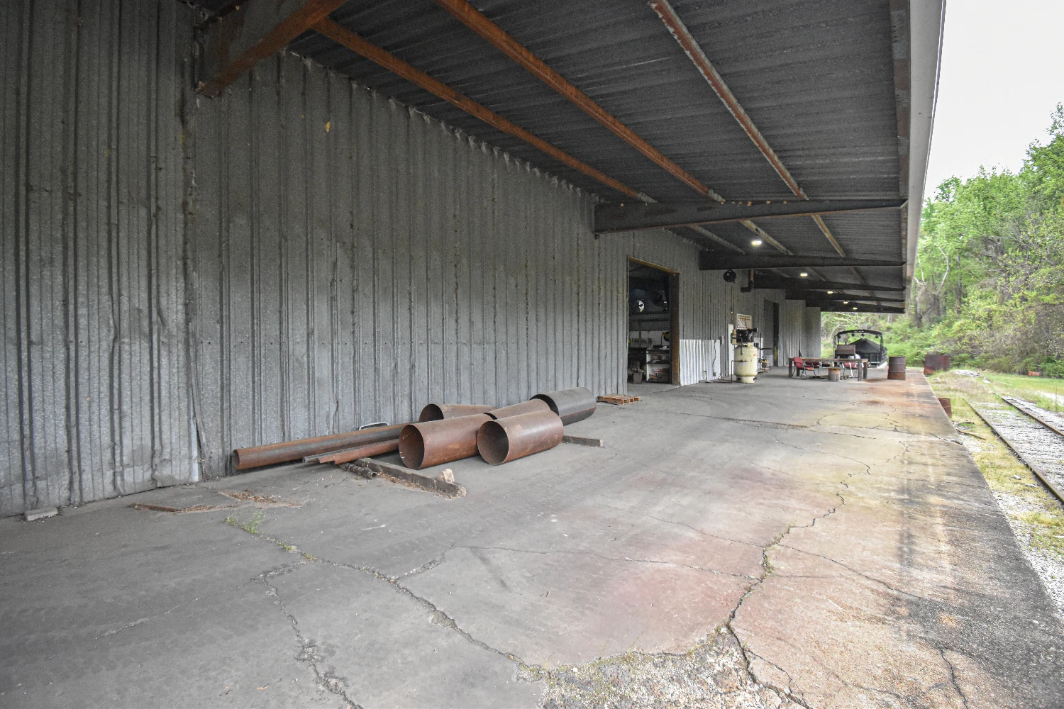 +/- 40,000 Sf Warehouse