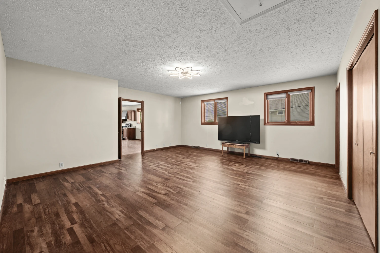 832 S Main St, North Canton, OH for sale