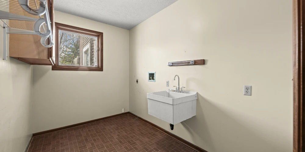 832 S Main St, North Canton, OH for sale
