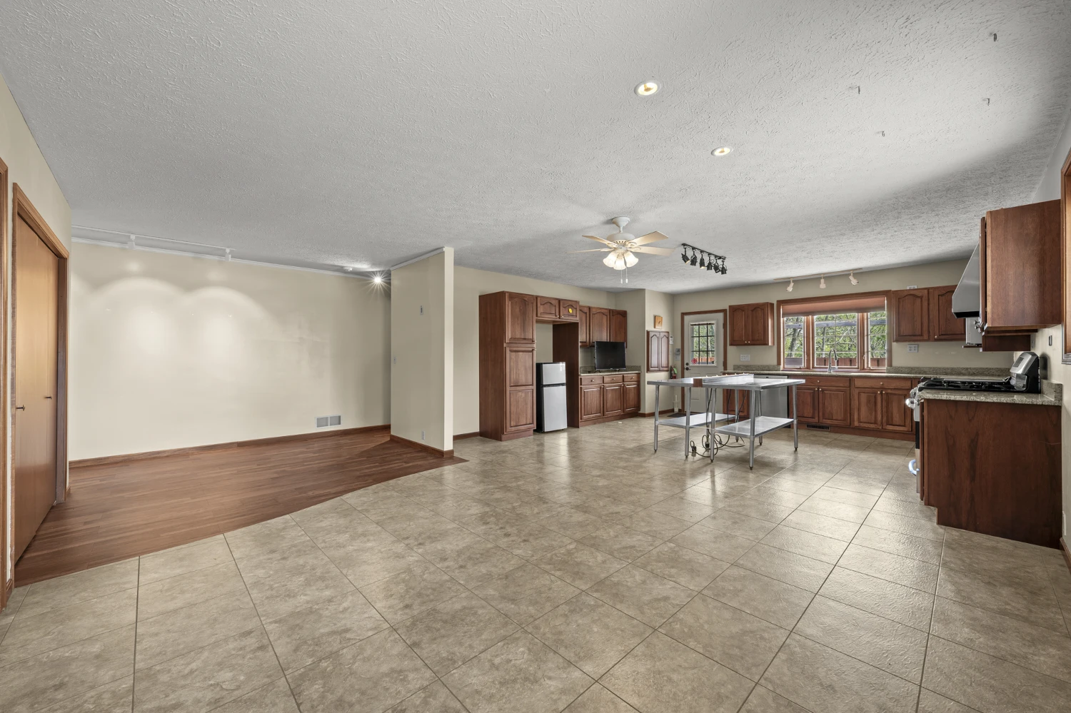 832 S Main St, North Canton, OH for sale