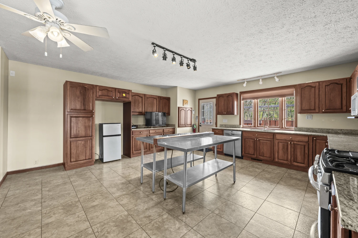 832 S Main St, North Canton, OH for sale
