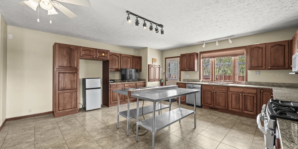 832 S Main St, North Canton, OH for sale