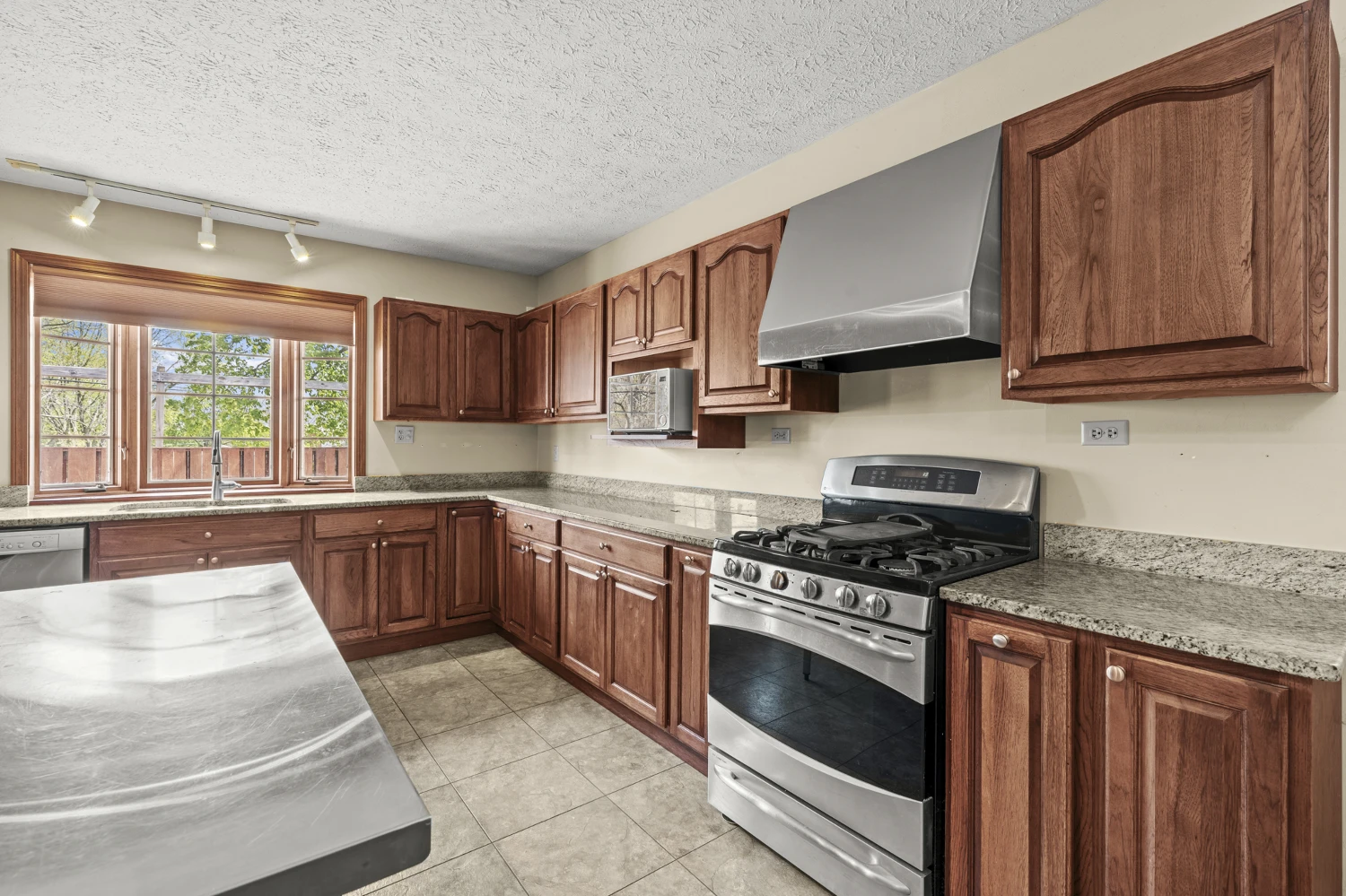 832 S Main St, North Canton, OH for sale