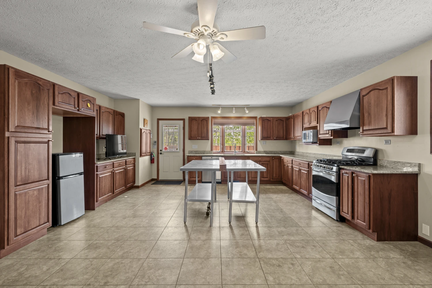 832 S Main St, North Canton, OH for sale