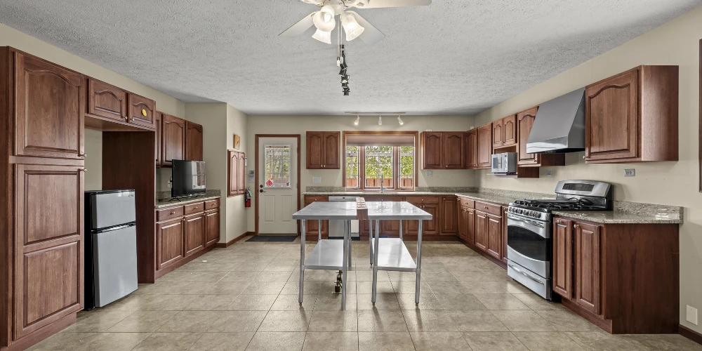 832 S Main St, North Canton, OH for sale