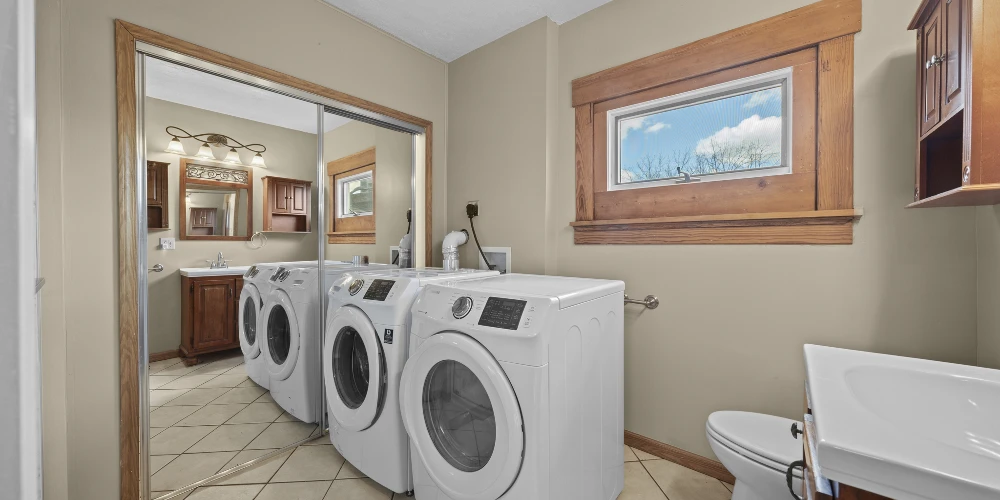 832 S Main St, North Canton, OH for sale