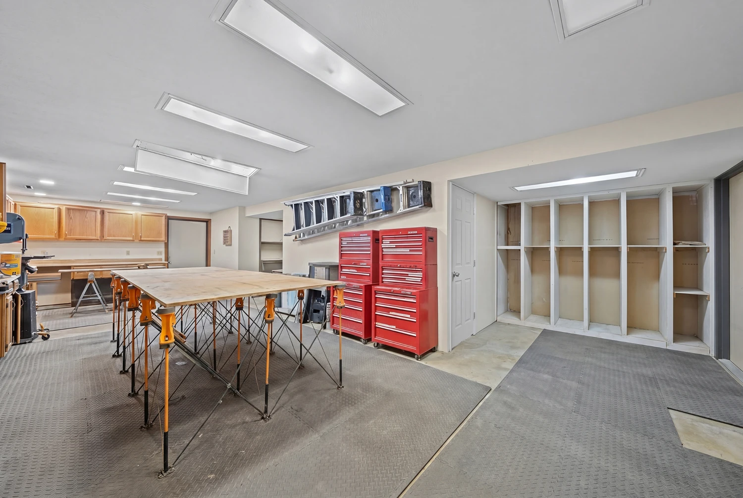 832 S Main St, North Canton, OH for sale