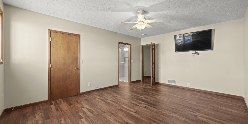832 S Main St, North Canton, OH for sale