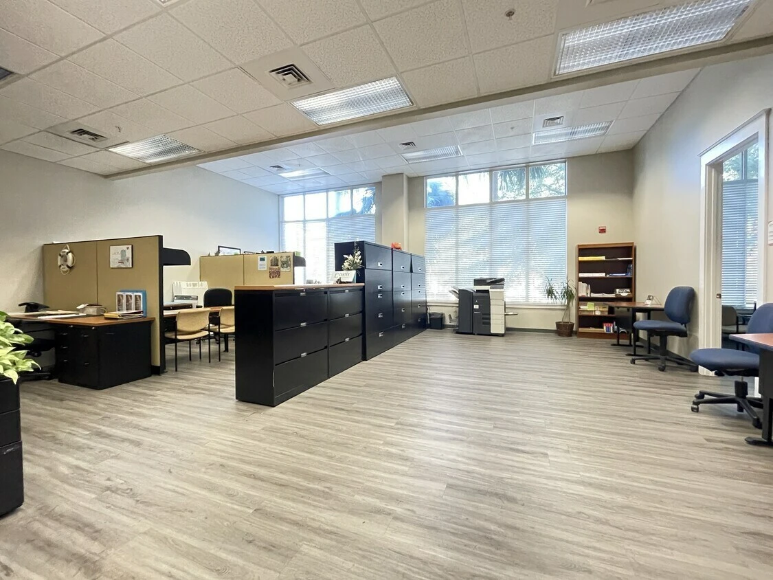 300 E University Ave, Ste 100, Gainesville, FL for sale