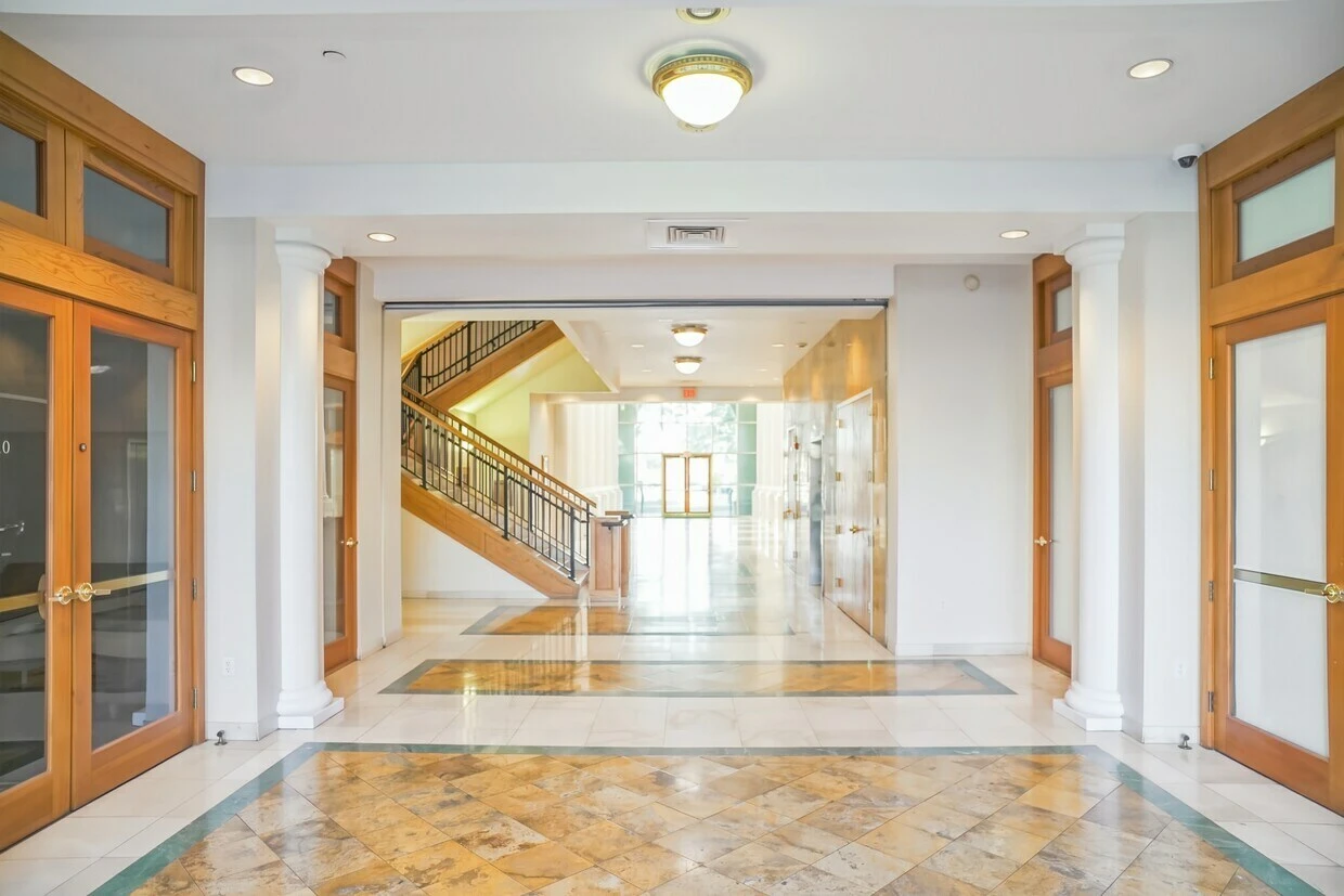 300 E University Ave, Ste 100, Gainesville, FL for sale