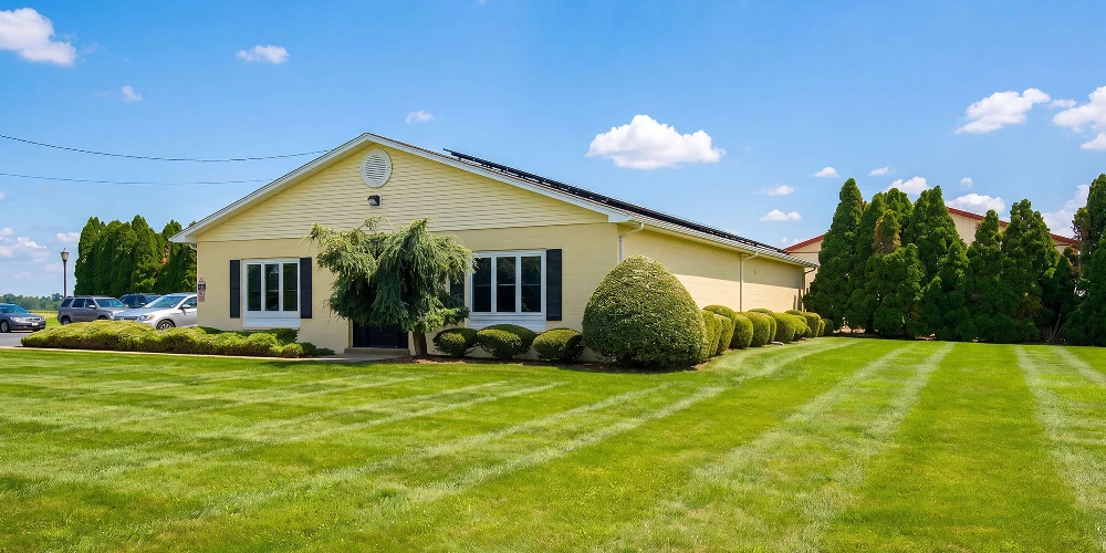 Commercial Building on ±2 Acres For Sale