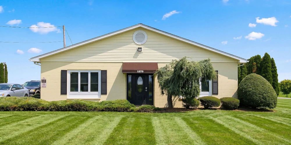Commercial Building on ±2 Acres For Sale