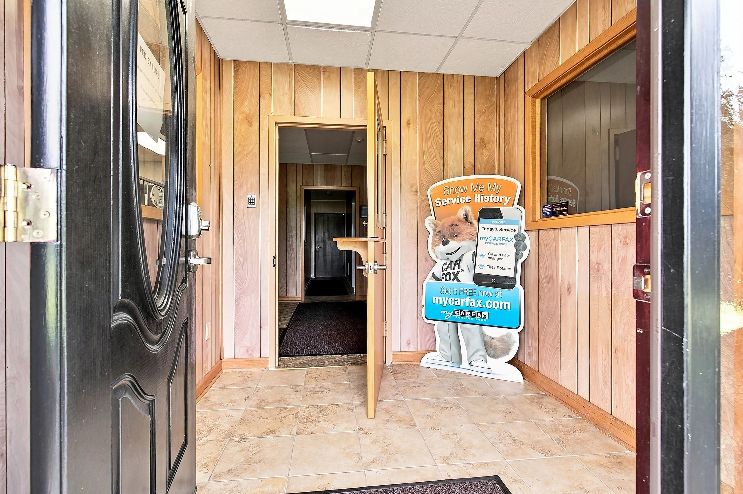 Commercial Building on ±2 Acres For Sale