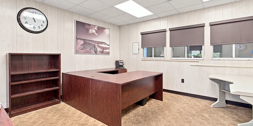 Commercial Building on ±2 Acres For Sale