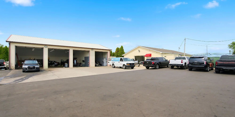Commercial Building on ±2 Acres For Sale
