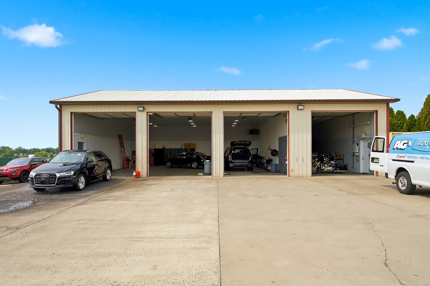 Commercial Building on ±2 Acres For Sale