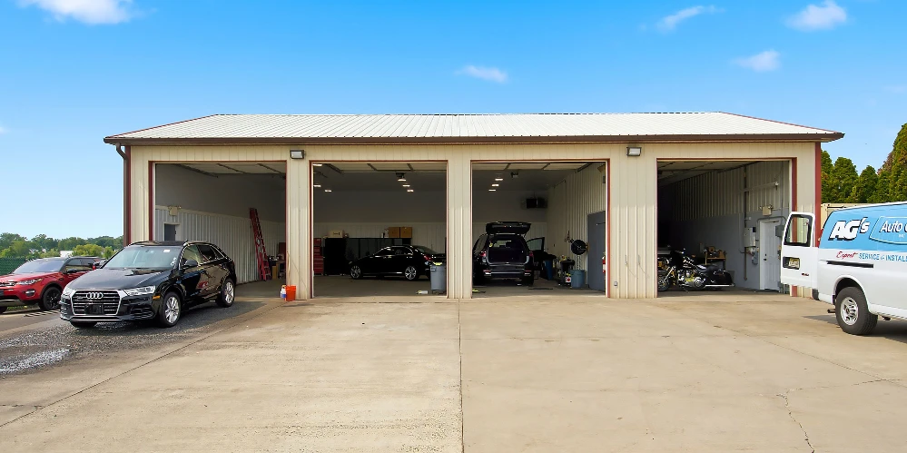 Commercial Building on ±2 Acres For Sale