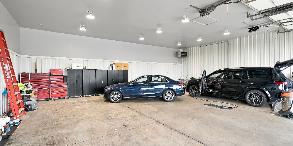 Commercial Building on ±2 Acres For Sale
