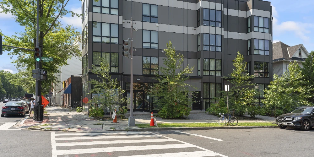 Retail Property Fit for Medical office, Dental Practice, Urgent Care, Coffee Shop, Fitness Center, Furniture Store