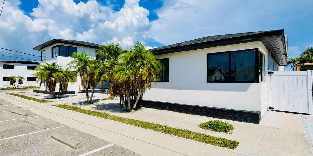 ST. PETE BEACH VILLAS FOR SALE! (7-UNIT APARTMENT COMPLEX) SELLER FINANCING AVAILABLE!