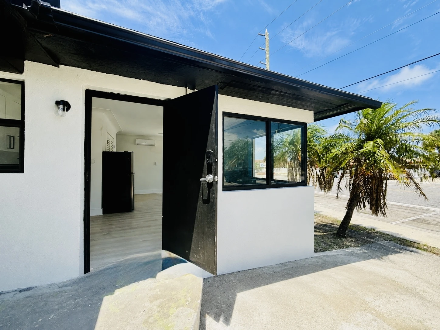 ST. PETE BEACH VILLAS FOR SALE! (7-UNIT APARTMENT COMPLEX) SELLER FINANCING AVAILABLE!