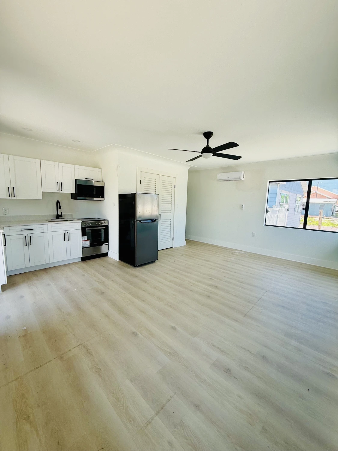 ST. PETE BEACH VILLAS FOR SALE! (7-UNIT APARTMENT COMPLEX) SELLER FINANCING AVAILABLE!
