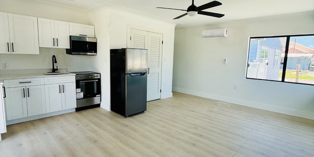 ST. PETE BEACH VILLAS FOR SALE! (7-UNIT APARTMENT COMPLEX) SELLER FINANCING AVAILABLE!