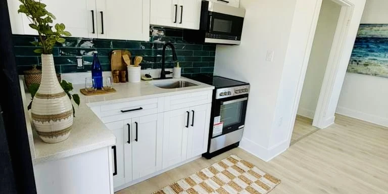 ST. PETE BEACH VILLAS FOR SALE! (7-UNIT APARTMENT COMPLEX) SELLER FINANCING AVAILABLE!