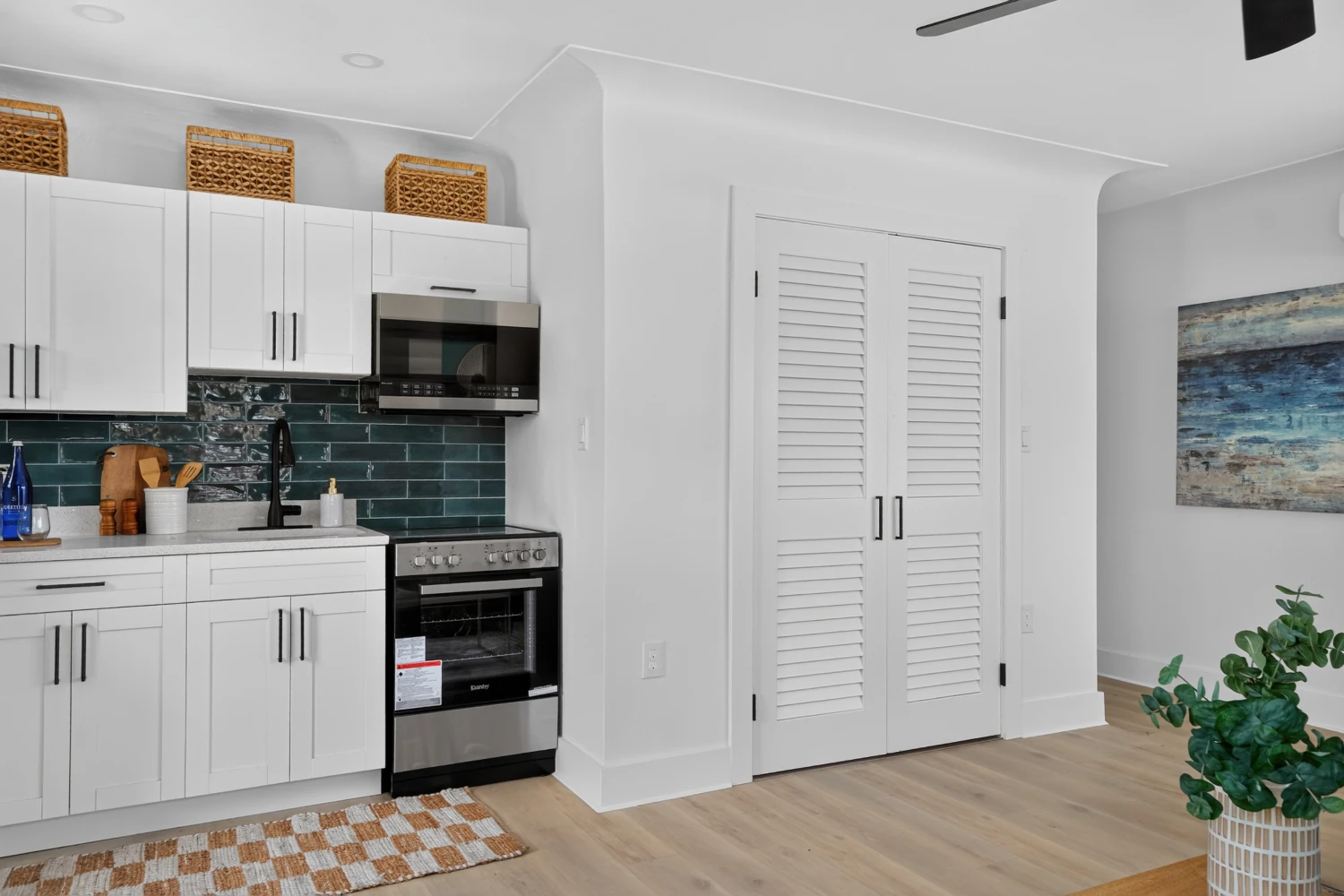 ST. PETE BEACH VILLAS FOR SALE! (7-UNIT APARTMENT COMPLEX) SELLER FINANCING AVAILABLE!