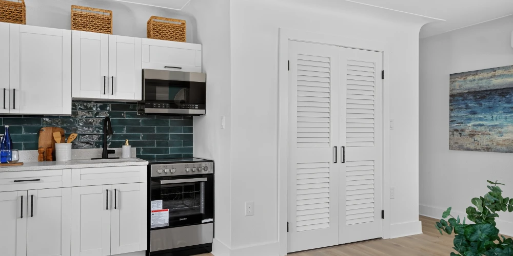 ST. PETE BEACH VILLAS FOR SALE! (7-UNIT APARTMENT COMPLEX) SELLER FINANCING AVAILABLE!