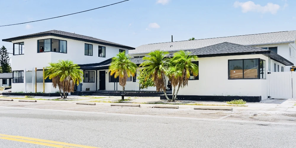 ST. PETE BEACH VILLAS FOR SALE! (7-UNIT APARTMENT COMPLEX) SELLER FINANCING AVAILABLE!