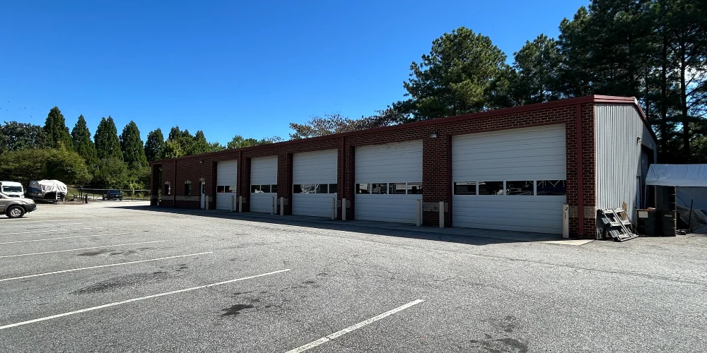Auto Repair Building on ±2.65 AC