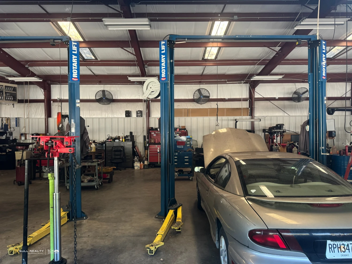 Auto Repair Building on ±2.65 AC