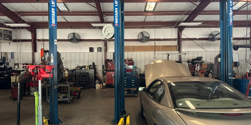 Auto Repair Building on ±2.65 AC