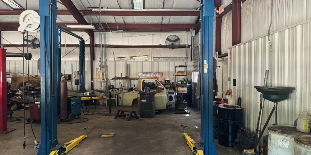 Auto Repair Building on ±2.65 AC