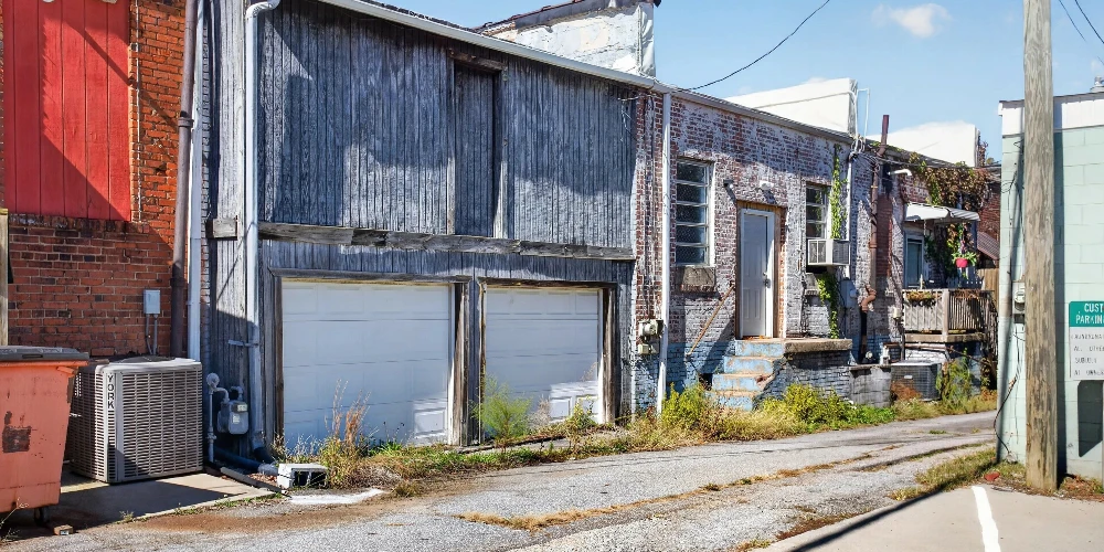27 South Commerce Street