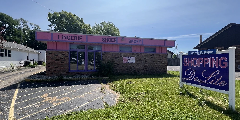 2026 N University St, Peoria, IL for sale