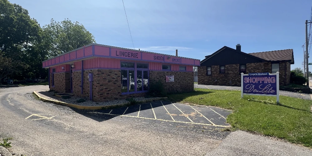 2026 N University St, Peoria, IL for sale